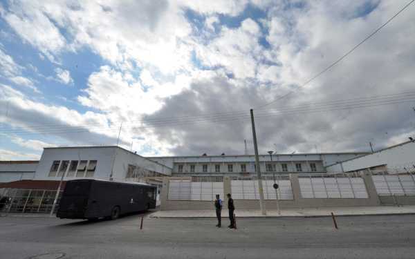 Φυλακές Κορυδαλλού: Εντόπισαν πιστόλι με 19 σφαίρες χτισμένο σε τοίχο κελιού