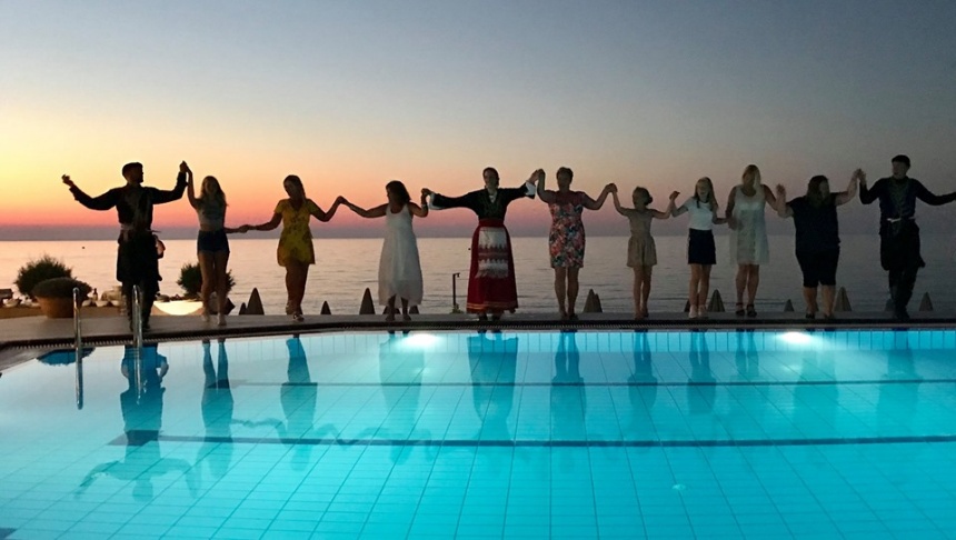 Κάντε κλικ για μεγέθυνση Traditional Cretan Dance & Buffet by the sea
