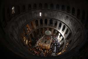 Άγιο Φως: Ολοκληρώθηκε η λιτανεία της τελετής αφής στο ναό της Αναστάσεως στα Ιεροσόλυμα
