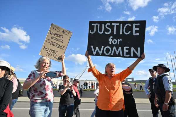 Συγκεντρώσεις σε όλη την Αυστραλία ενάντια στη βία κατά των γυναικών